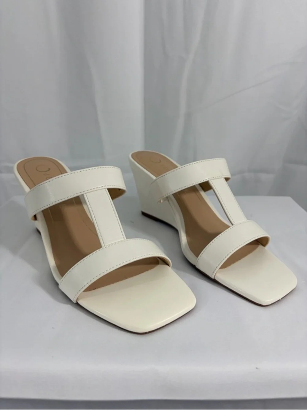 NWT Journee Women's Size 6.5 White Strappy 3 Inch Block Wedge Sandals